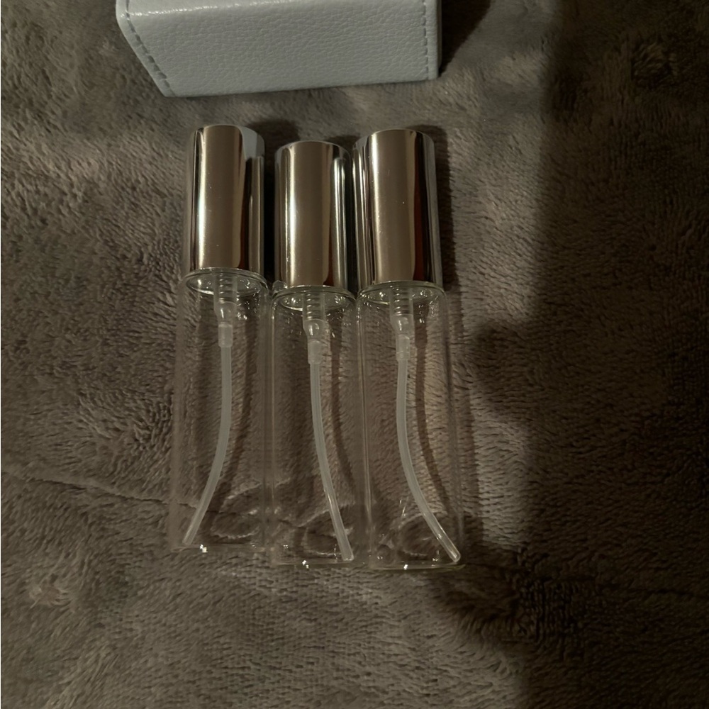Saks Fifth Avenue White Travel Spray Set - Picture 2 of 5